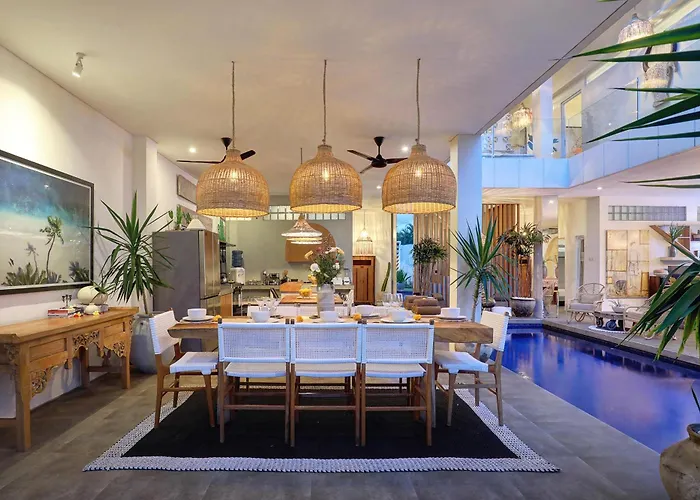 Villa 5 Min Walk To - Architect Designed Luxury - Private Butler & Breakfast *