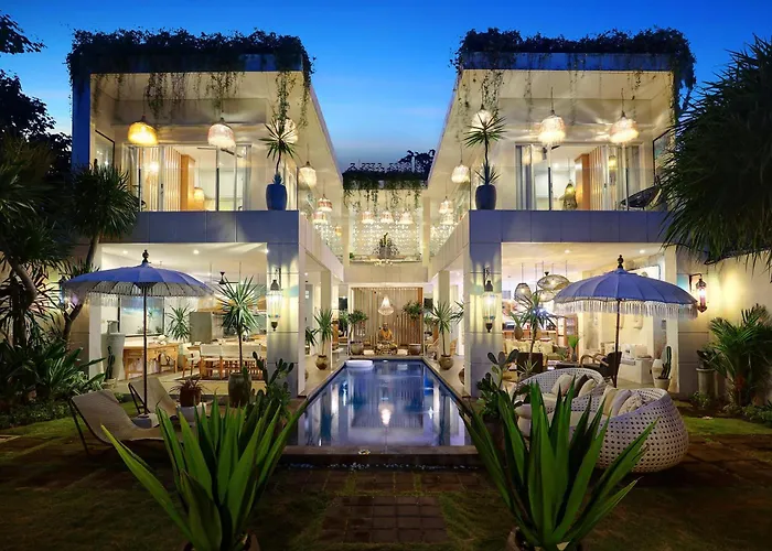 5 Min Walk To - Architect Designed Luxury - Private Butler & Breakfast Villa *