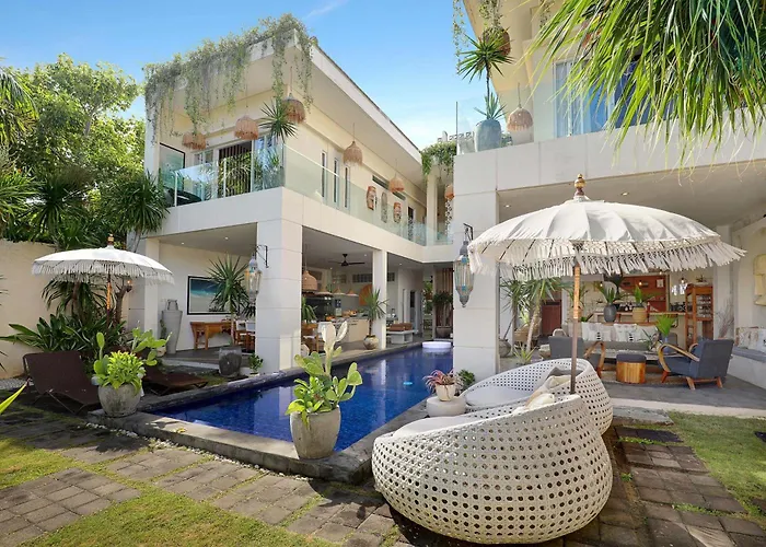 5 Min Walk To - Architect Designed Luxury - Private Butler & Breakfast *