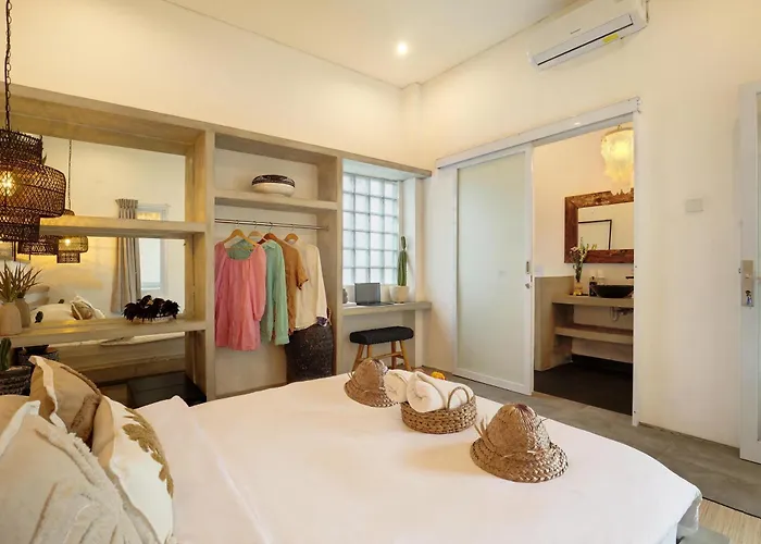 Villa 5 Min Walk To - Architect Designed Luxury - Private Butler & Breakfast