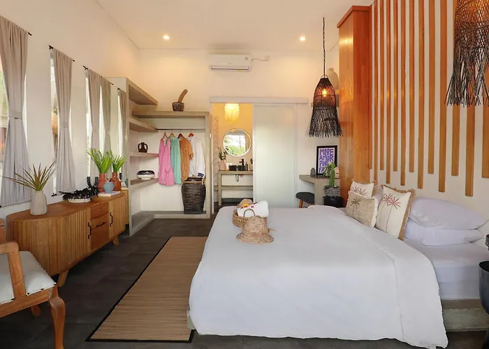 5 Min Walk To - Architect Designed Luxury - Private Butler & Breakfast Seminyak