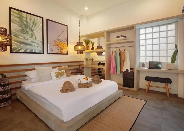 5 Min Walk To - Architect Designed Luxury - Private Butler & Breakfast *
