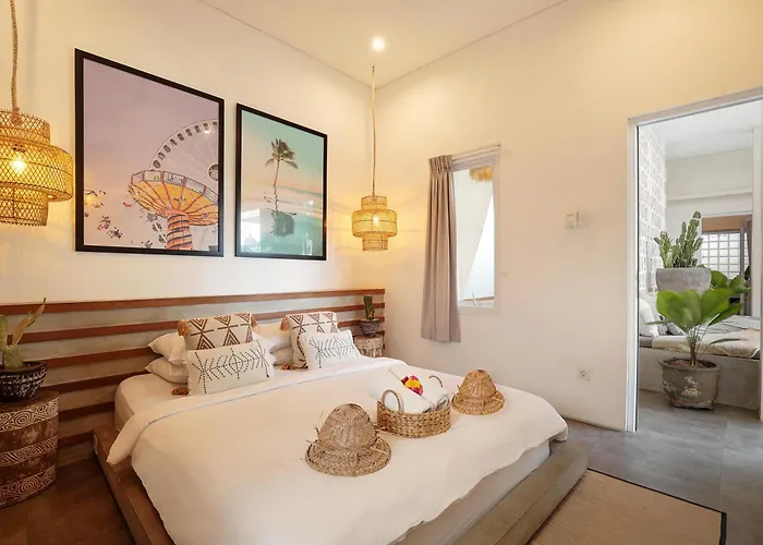 5 Min Walk To - Architect Designed Luxury - Private Butler & Breakfast * Seminyak