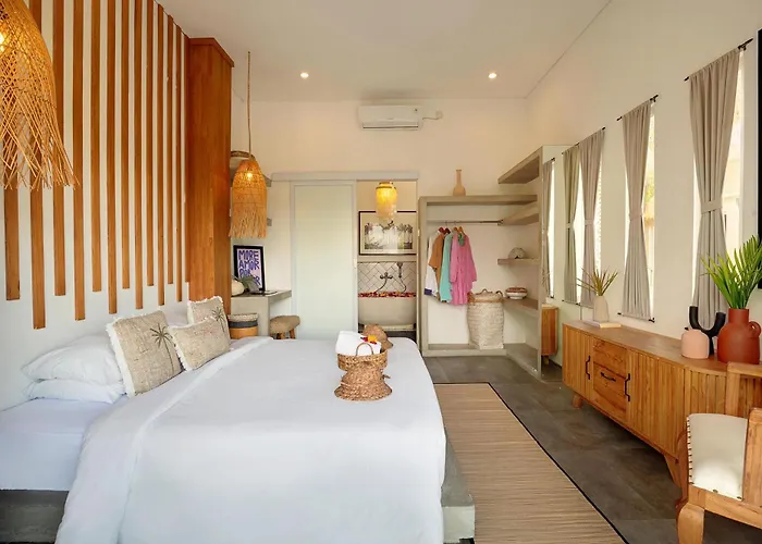 5 Min Walk To - Architect Designed Luxury - Private Butler & Breakfast ヴィラ スミニャック