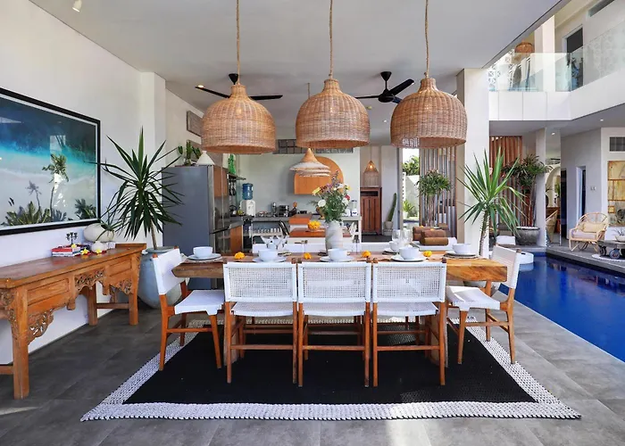 Villa 5 Min Walk To - Architect Designed Luxury - Private Butler & Breakfast *