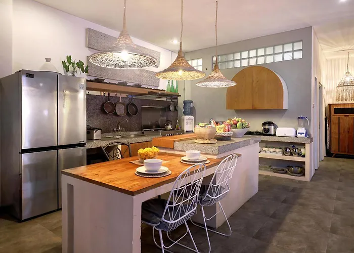 5 Min Walk To - Architect Designed Luxury - Private Butler & Breakfast