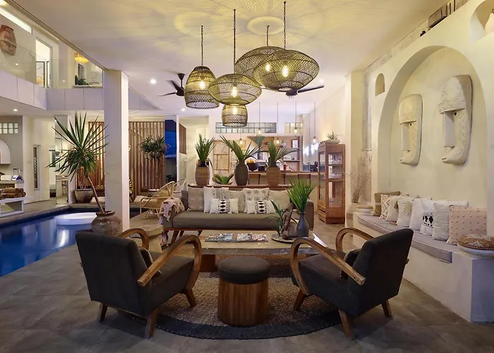 5 Min Walk To - Architect Designed Luxury - Private Butler & Breakfast *
