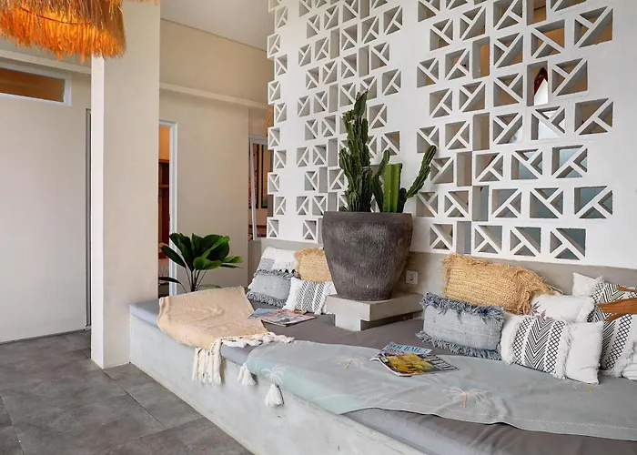 5 Min Walk To - Architect Designed Luxury - Private Butler & Breakfast Villa *