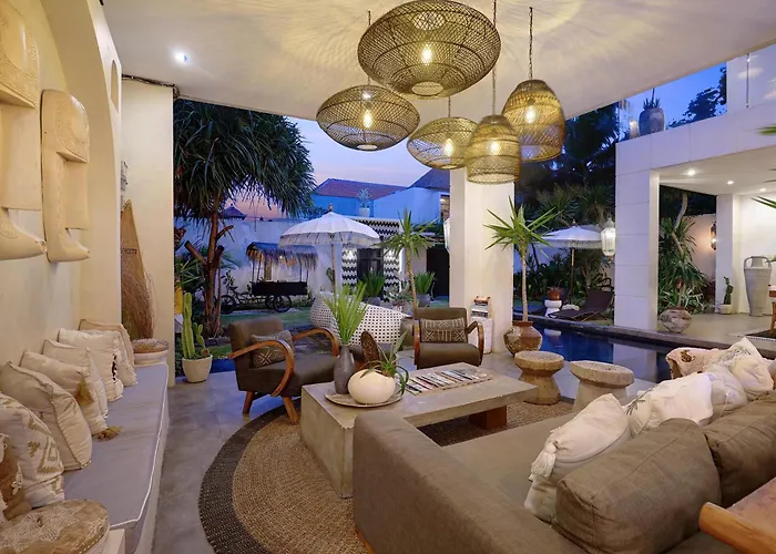 5 Min Walk To - Architect Designed Luxury - Private Butler & Breakfast Villa *